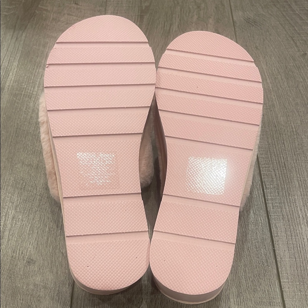 New Guess Women's Synthie Shearling Blush Faux Fur Slippers Size 7 - Picture 7 of 7